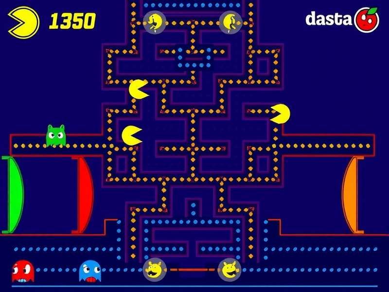 PAC-MAN maze layout with dots and power pellets highlighted